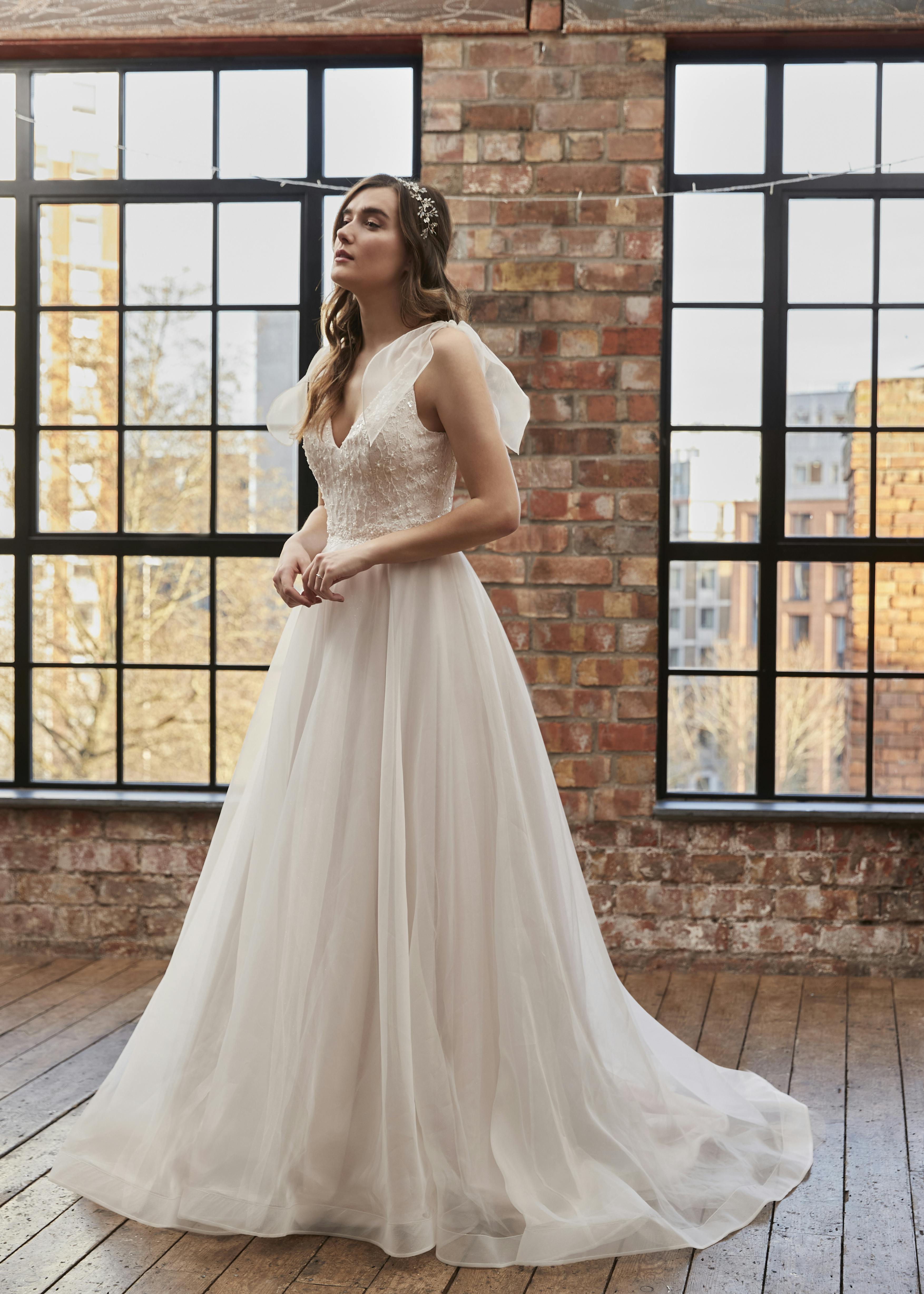 Wedding dress: Mireya