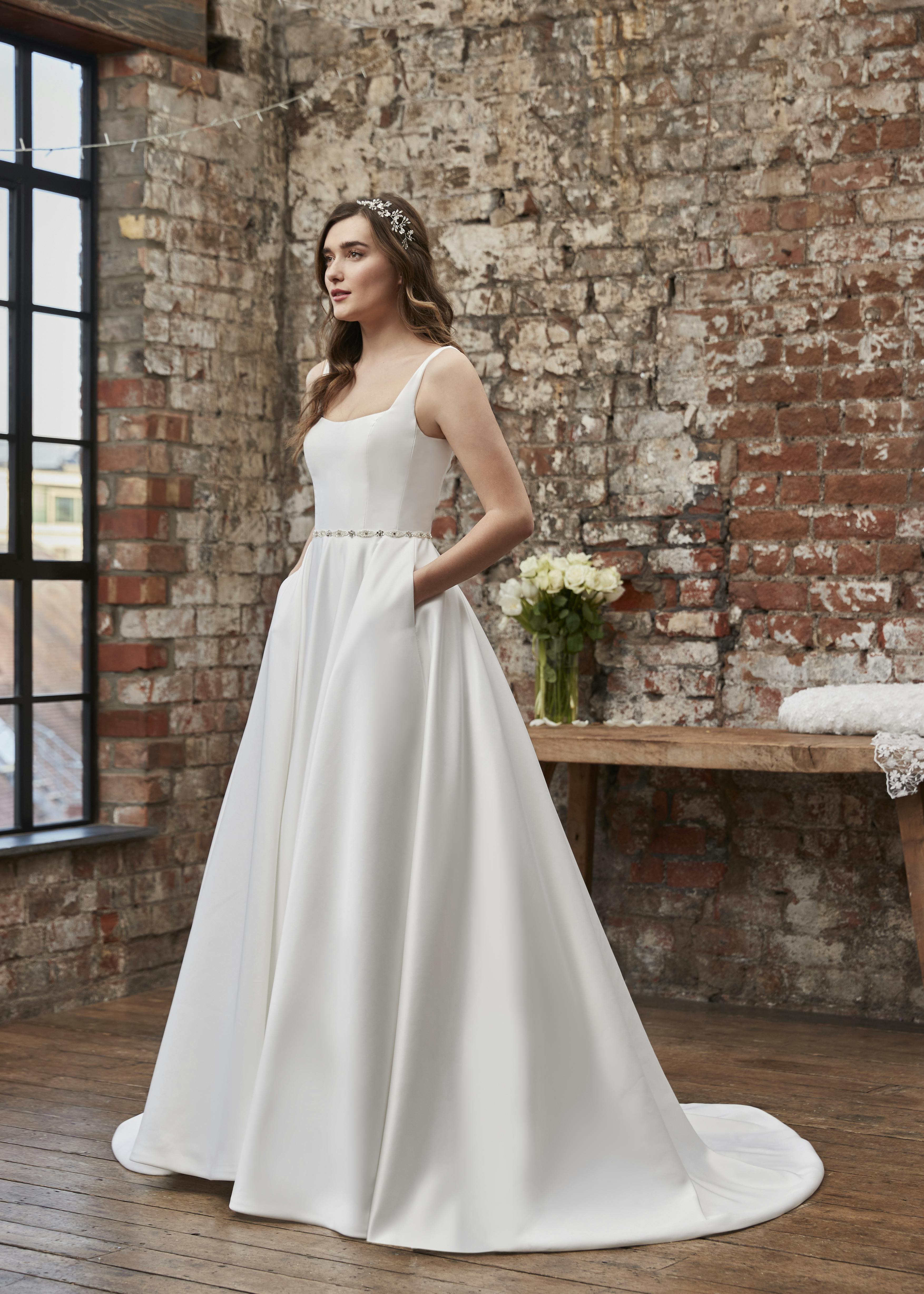 Wedding dress: Solara